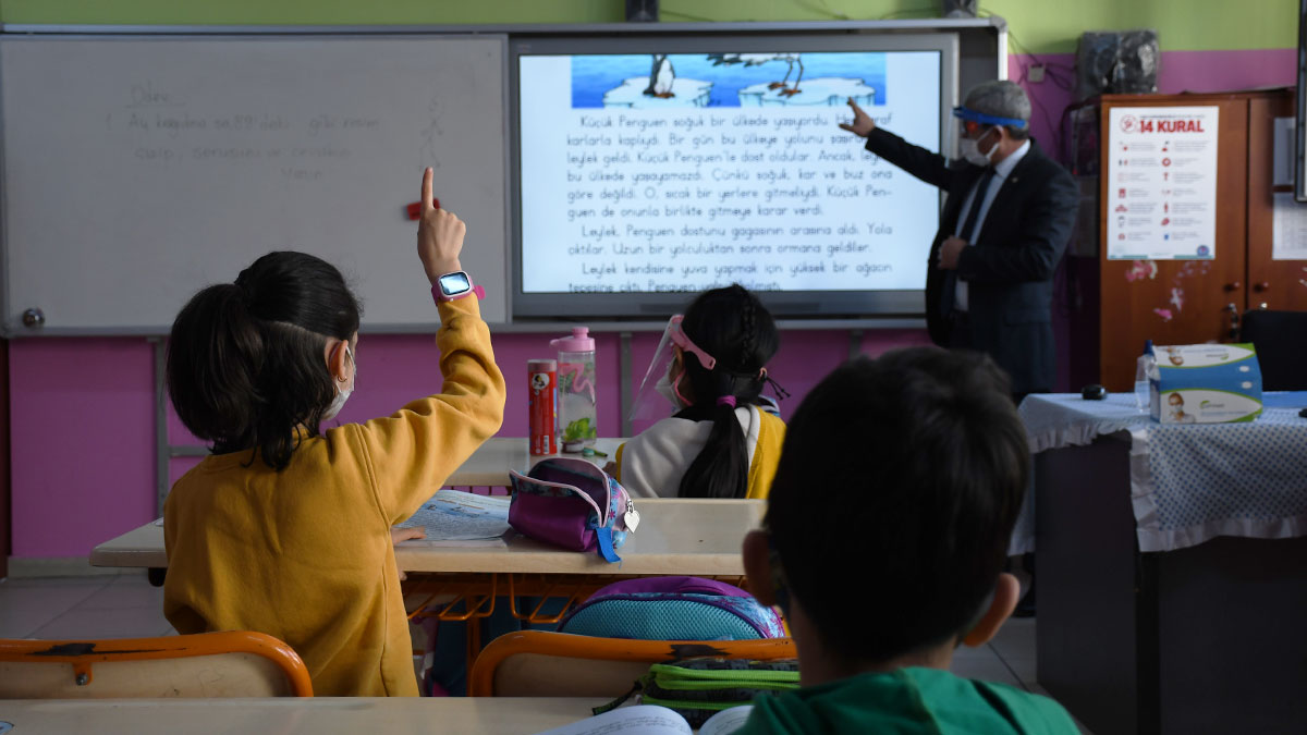 Karneler ne zaman verilecek? MEB okulların kapanış tarihi belli oldu