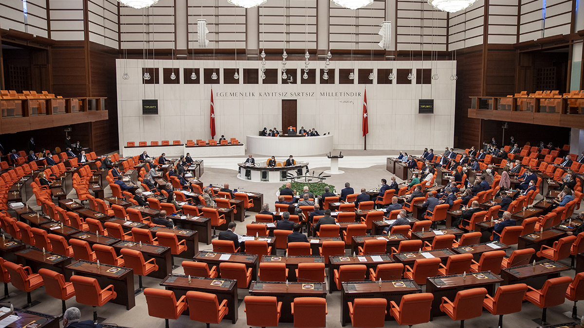 AK Parti'nin 4. yargı paketi yolda: Avukat-müvekkil görüşmesine 'somut delil' kriteri