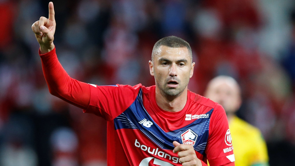 Lille'de sezonun futbolcusu Burak Yılmaz