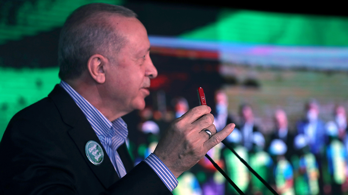 Erdoğan olumsuz cevap aldı, cebinden çıkardı