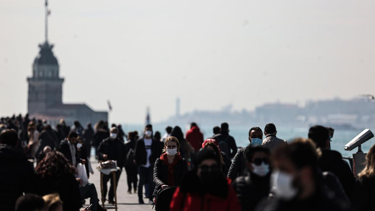 Kısıtlamasız ilk cumartesi İstanbulluları sokağa döktü