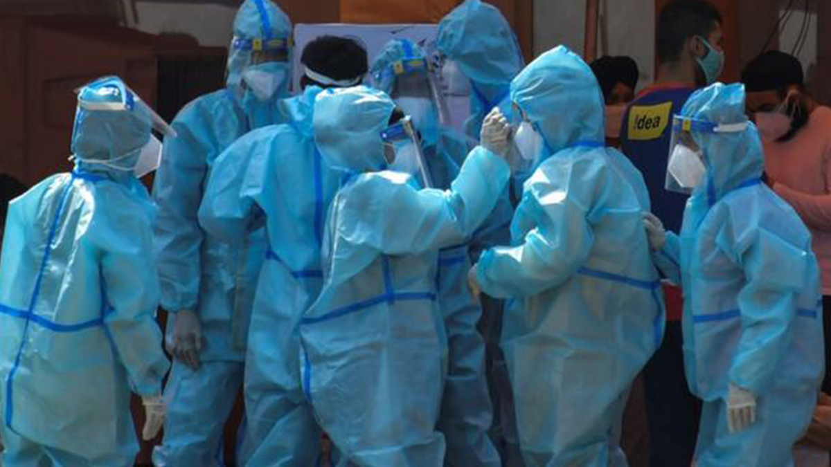 Hindistan'da doktorlar da isyan etti: 3 binin üzerinde istifa