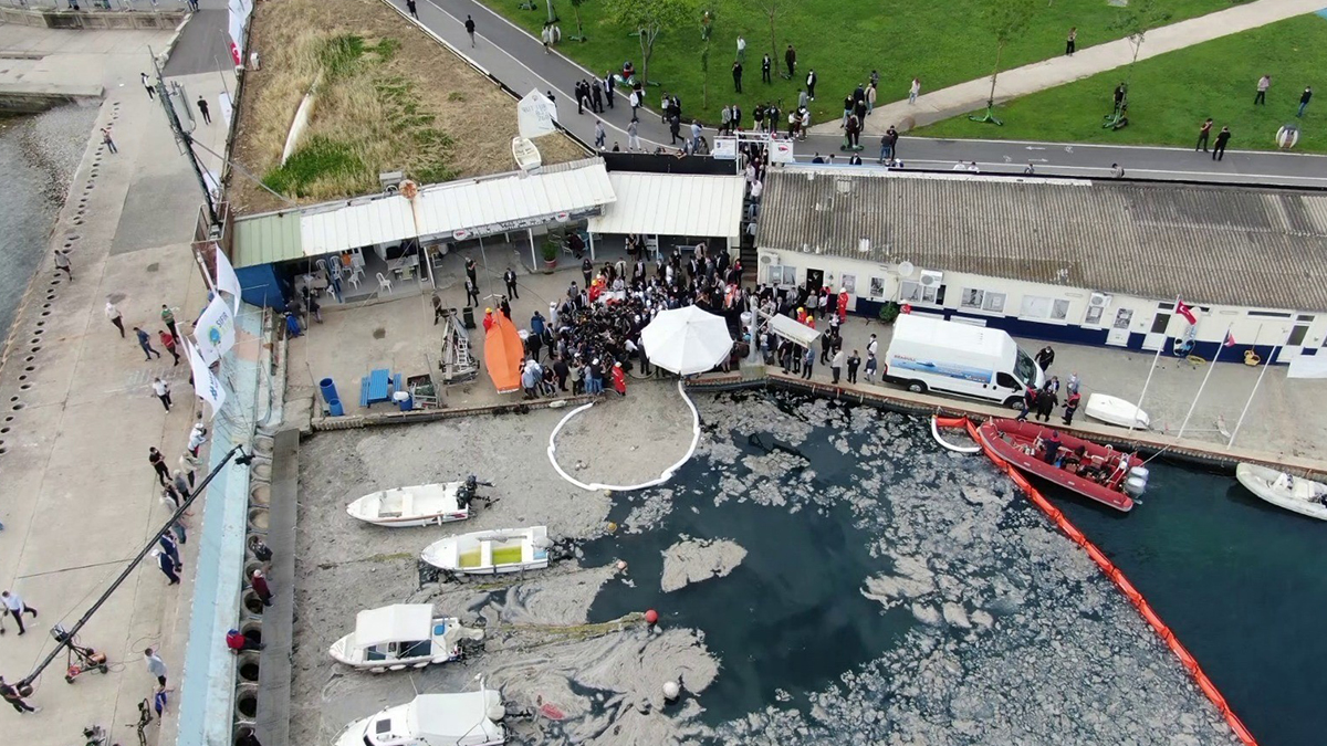 Müsilaj temizliği seferberliği Caddebostan Sahili'nden başladı
