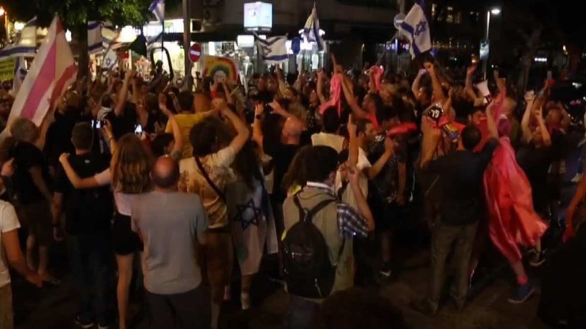 İsrailliler Netanyahu'nun gidişini kutladı