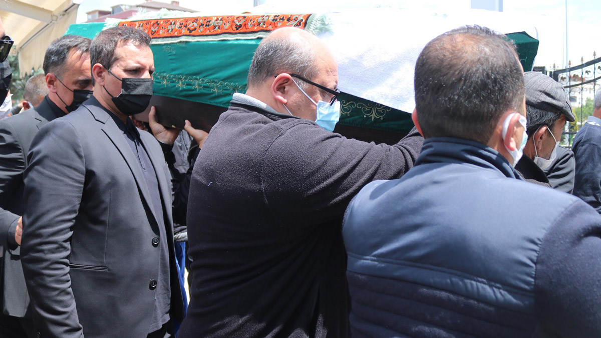 Ünlü şarkıcı Rafet El Roman'ın acı günü