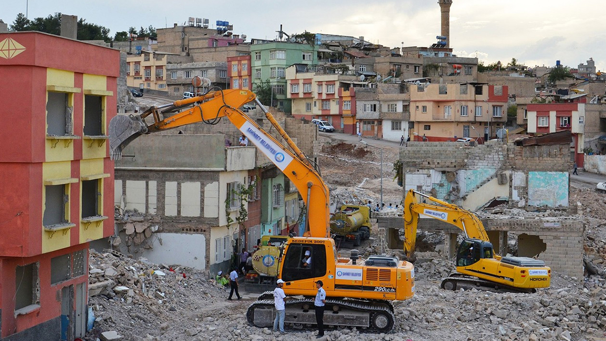 Acil dönüştürülmesi gereken 1,5 milyon konut var