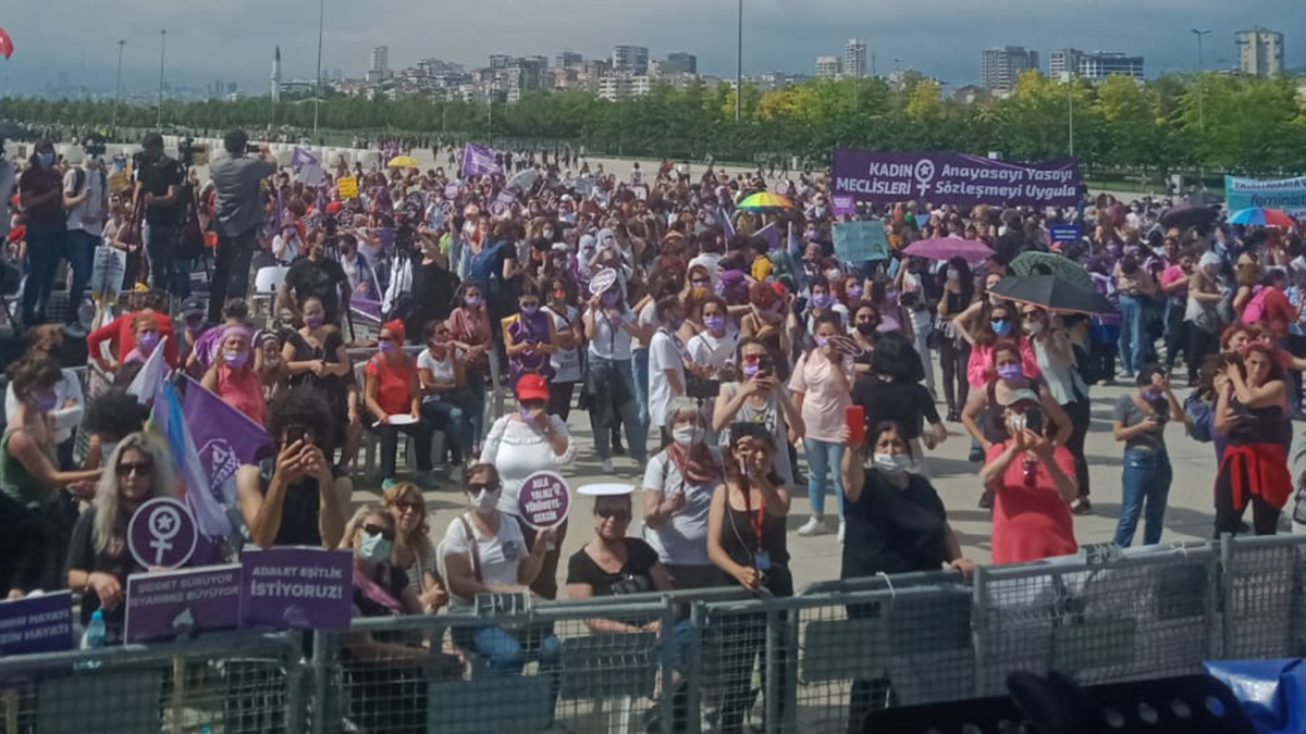 Kadınlar 'İstanbul Sözleşmesi'nden vazgeçmiyoruz' dedi