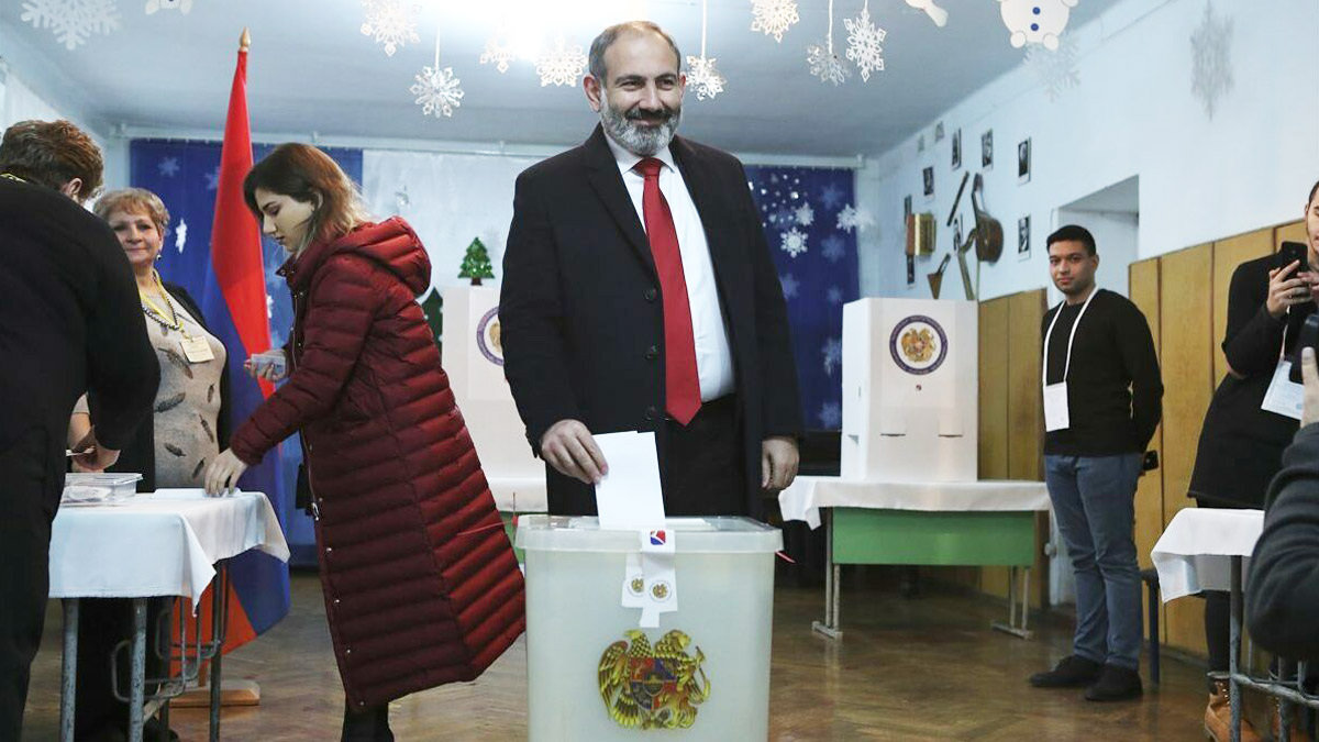 Ermenistan'da yeni dönem sinyalleri: Halk sandık başında