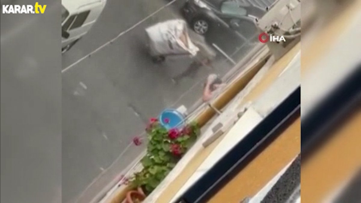 Yağmur altında saç yıkayan genç hem şaşırttı hem güldürdü