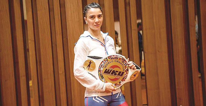 Çok faul yaptı kendini boks ringinde buldu!