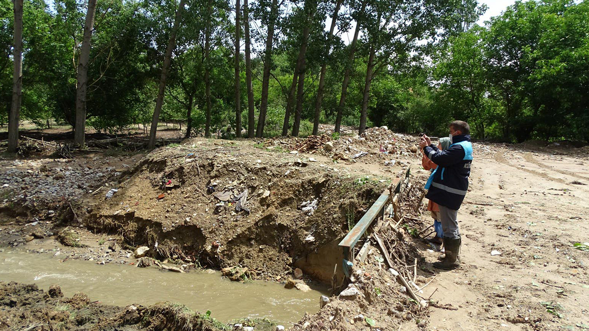 Sağanak 10 bin dönüm ekili araziye zarar verdi
