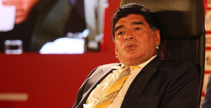 Maradona: Geri dön Messi