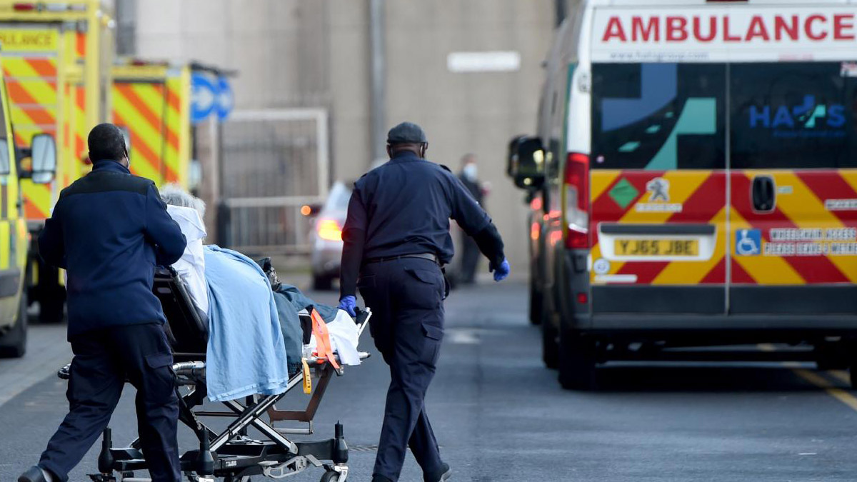 İngiltere'de vakalar yeniden yükselişe geçti