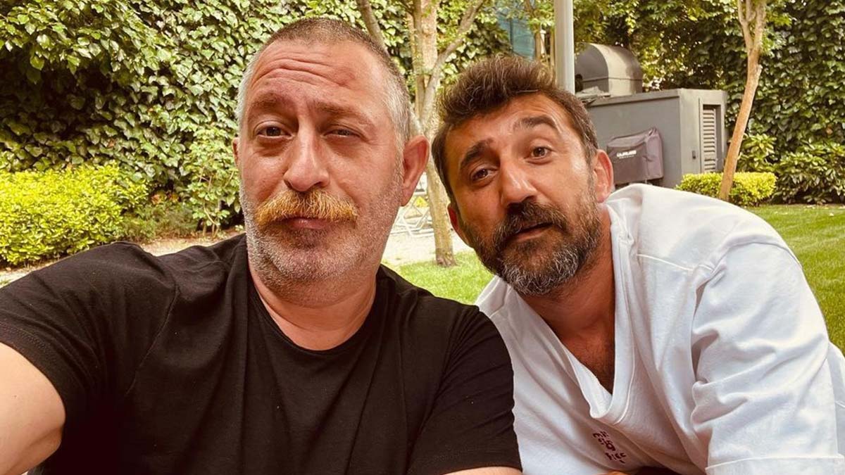 Cem Yılmaz'dan kovid-19 aşısı karşıtlarına yanıt: Aşıları ben yapmıyorum