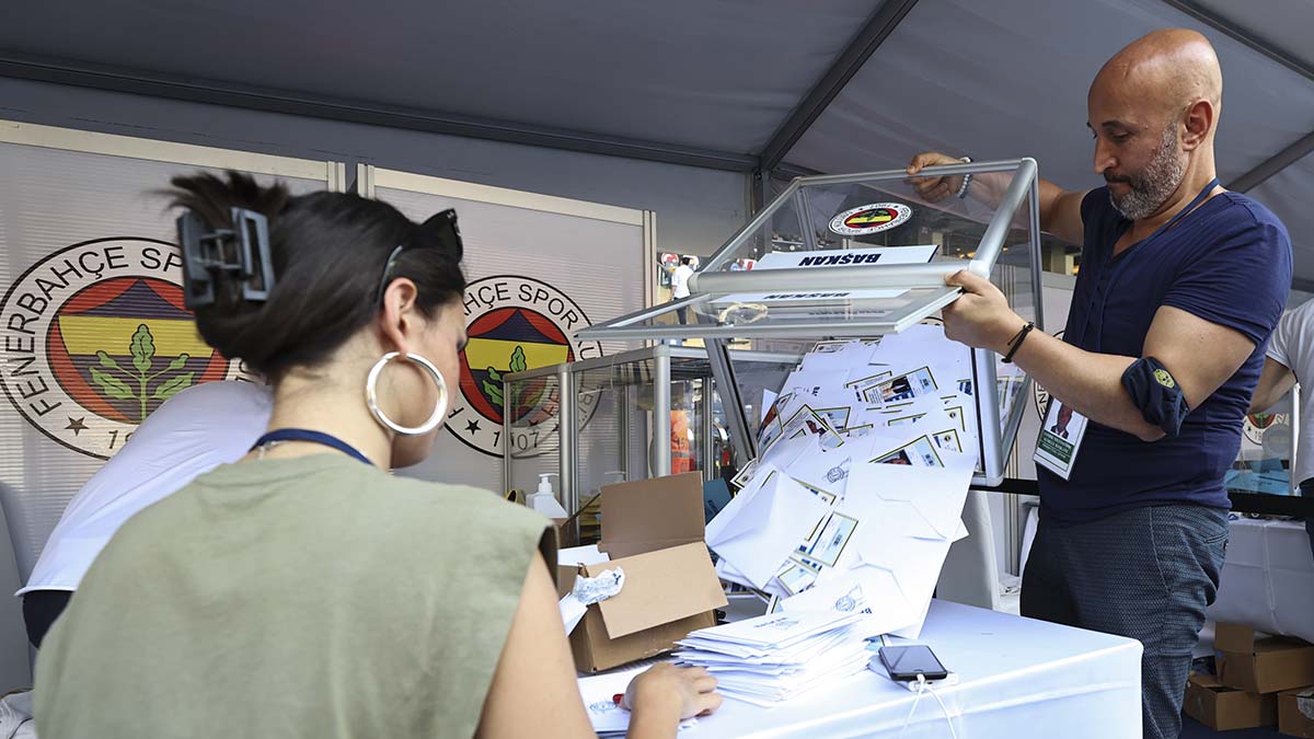 Ali Koç yeniden Fenerbahçe Başkanı seçildi