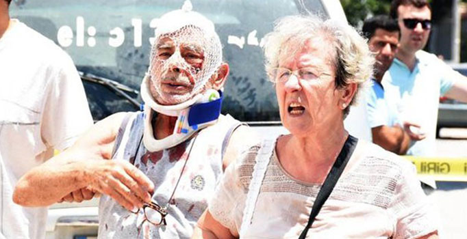 Şeker Hoca Ahmet Ünal Şimşek, otomobiliyle çarşıya daldı: 10 yaralı - Bodrum son dakika haberleri