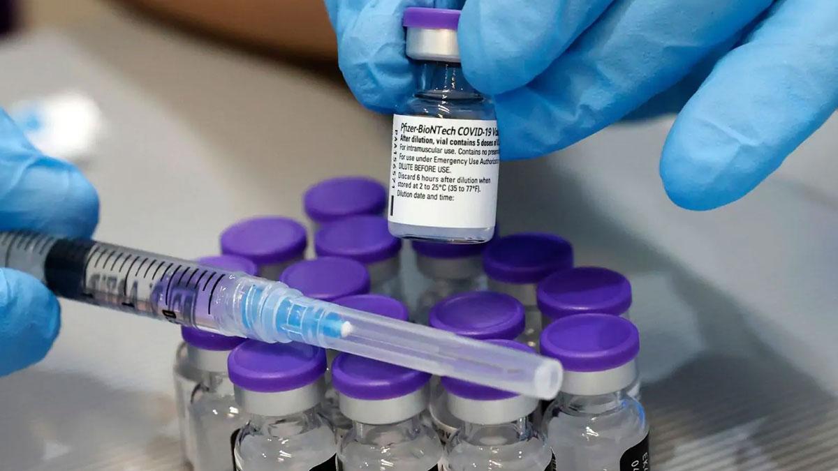 Prof. Dr. Derya Unutmaz'dan aşı uyarısı: Acilen Sinovac yapılan sağlık personeline 3.doz BionTech yapılmalı