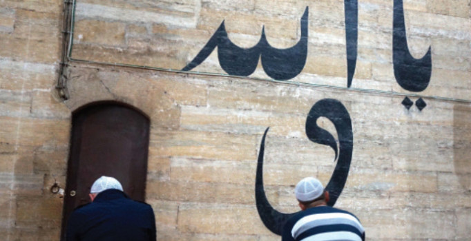 Bayraktar Bayraklı yazdı: Sinelerde saklanan kir