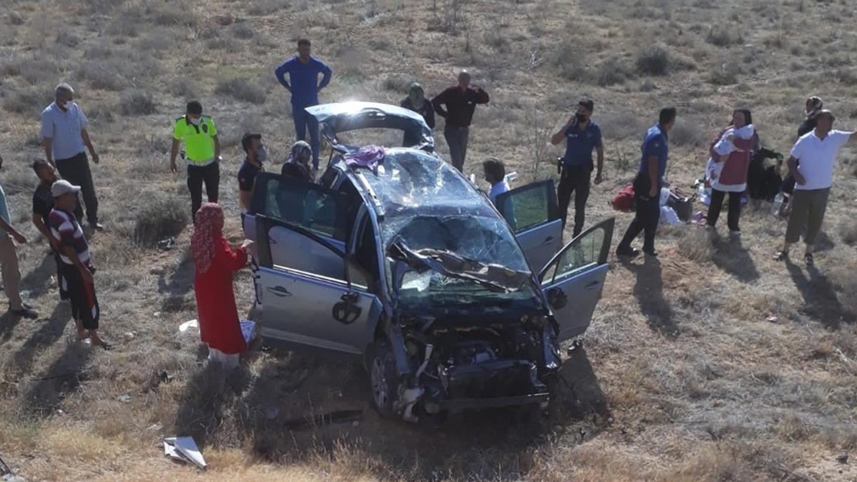 Araç şarampole uçtu: 4'ü çocuk 10 yaralı