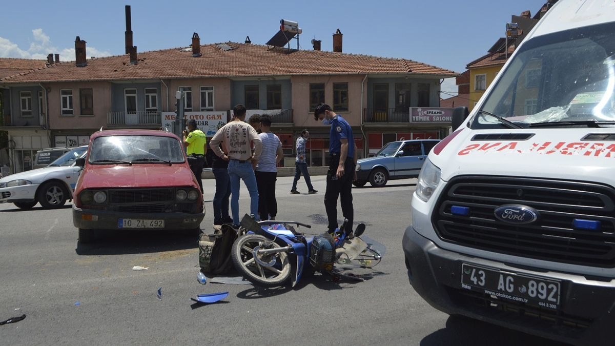 Motosiklet ve otomobil çarpıştı: 1 kişi hayatını kaybetti