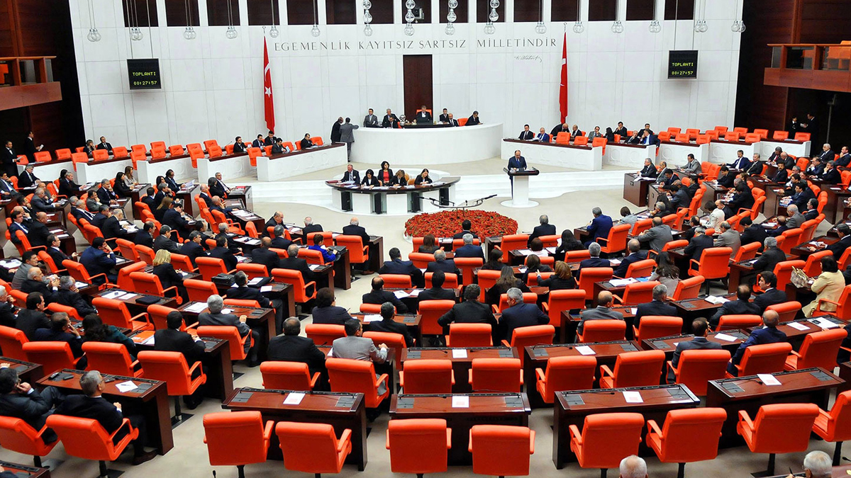 Kadına Şiddet Komisyonu'ndan HDP de çekildi