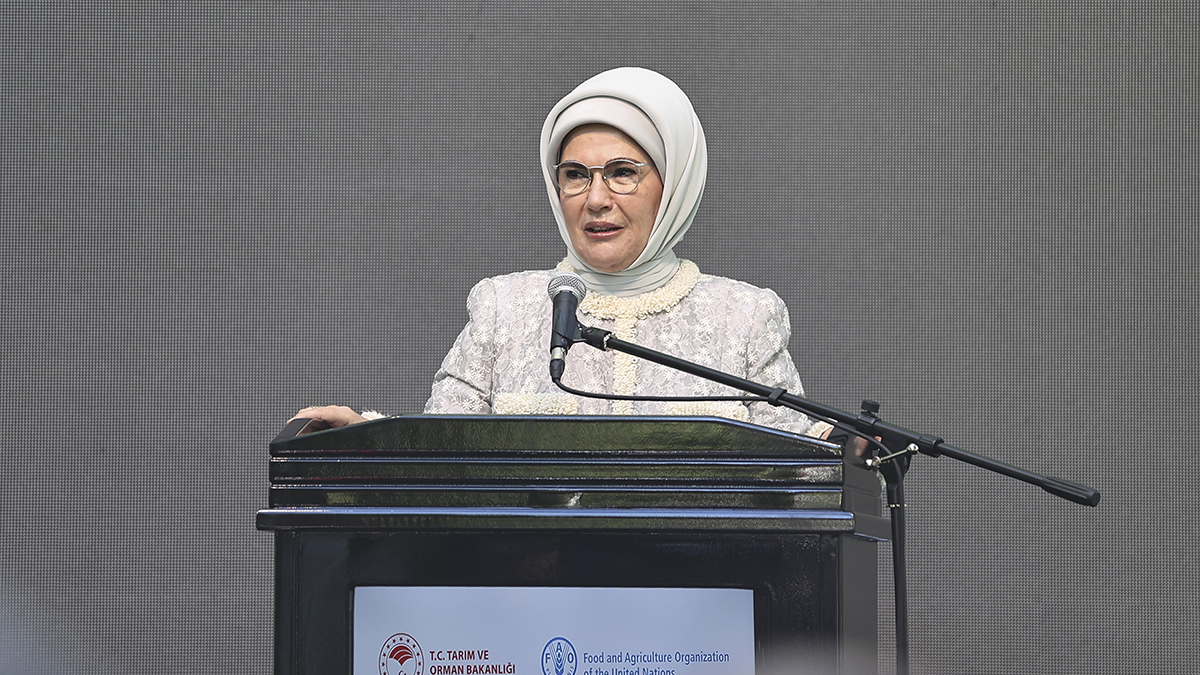 Emine Erdoğan'dan 'israf' uyarısı: Porsiyonlarımızı küçültelim, bu utançtan kurtulalım