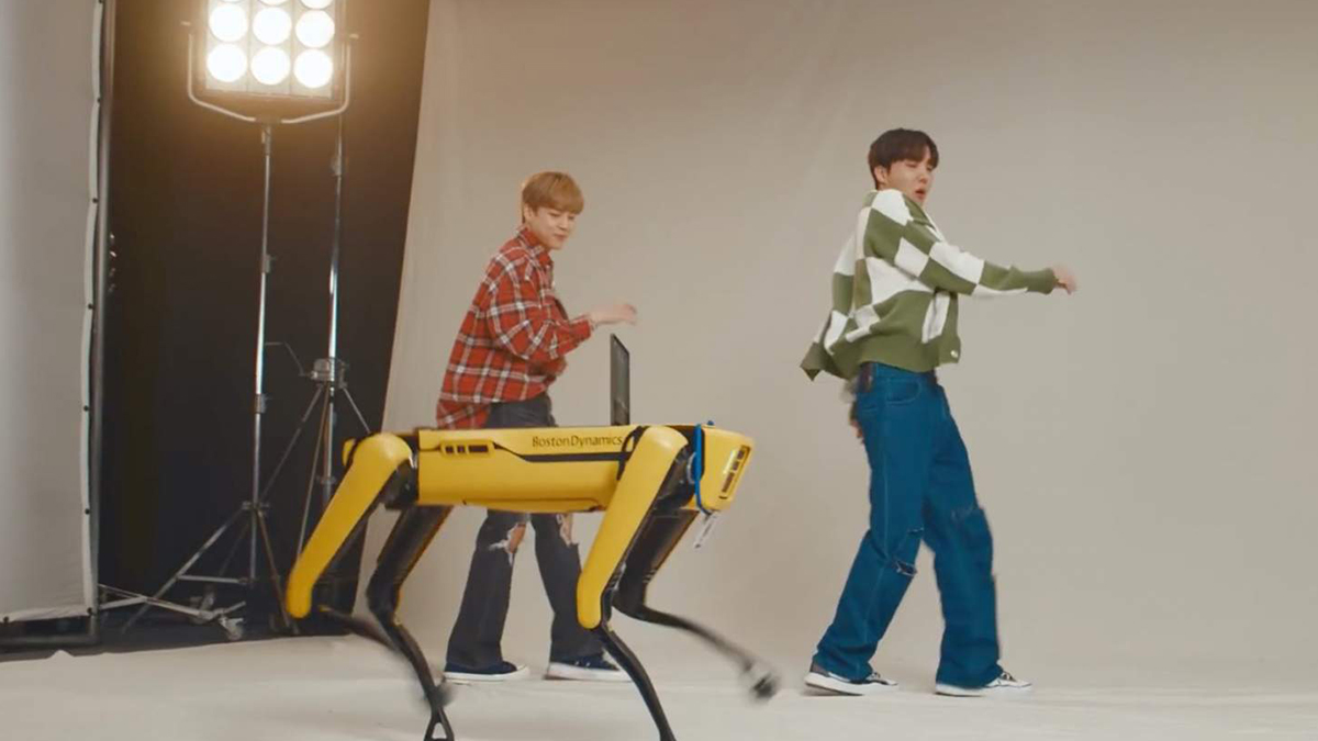Boston Dynamics robotları Koreli grupla dans etti