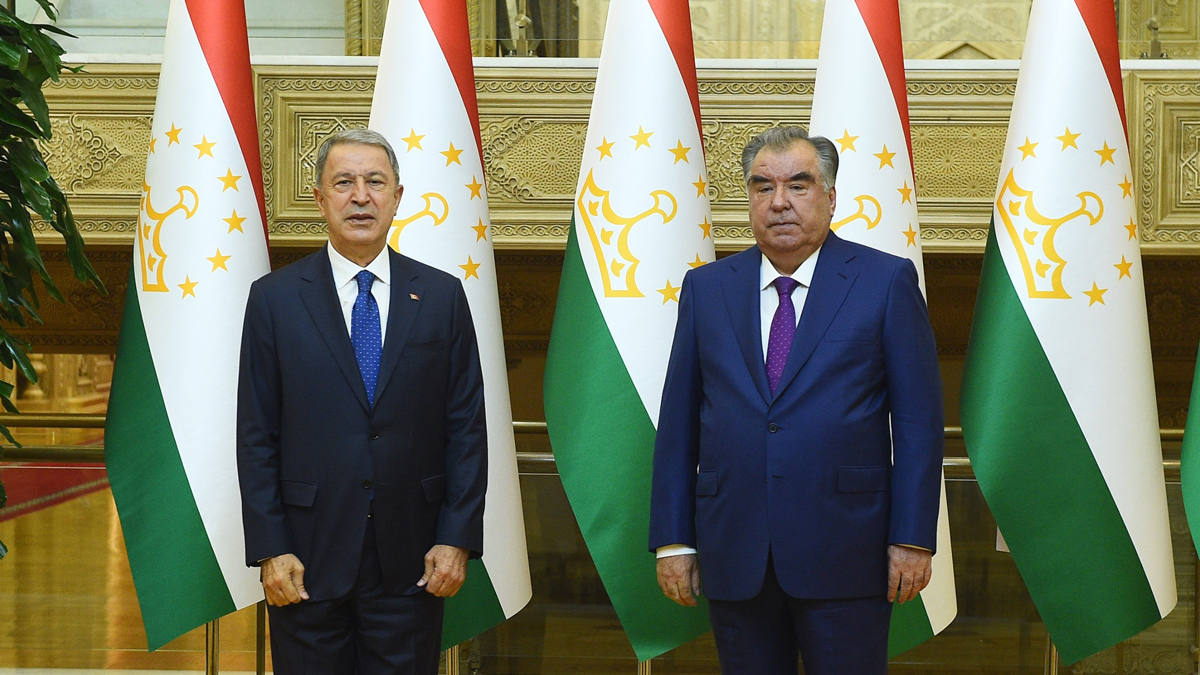 Bakan Akar Tacikistan Cumhurbaşkanı'yla görüldü