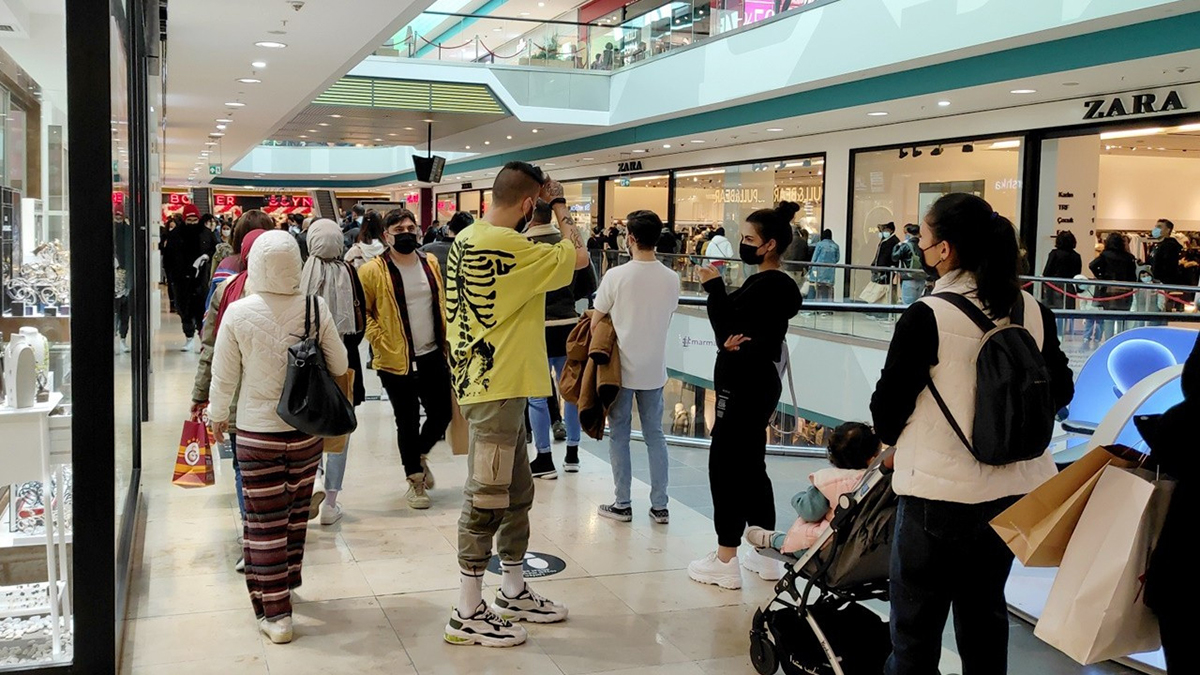 Sağlık Bakanlığı Kovid-19 Rehberini güncelledi: İşyerleri için 2 metre önerisi