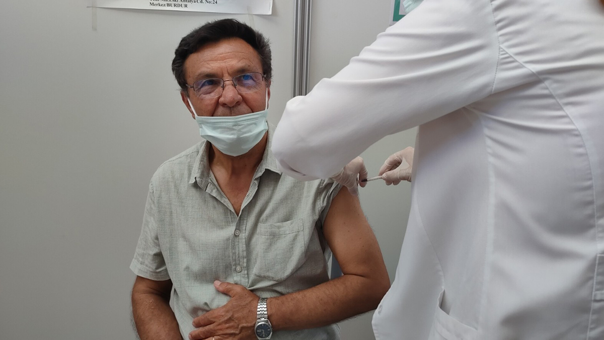 Fuara katılanlar randevuya gerek olmadan aşılandı