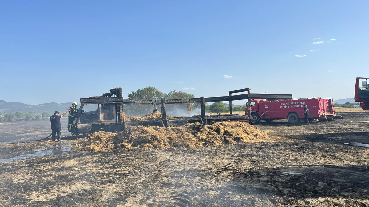 Saman dolu kamyon yandı, 100 dönüm arazi küle döndü