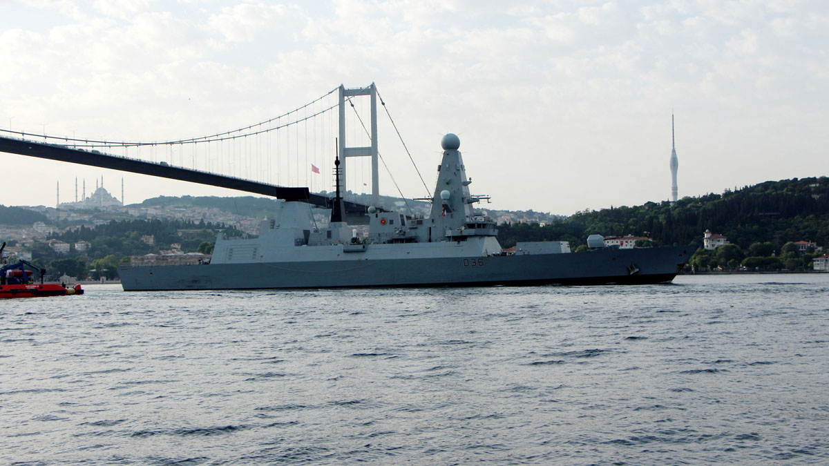 Gerilime sebep olan savaş gemisi Karadeniz'den ayrıldı