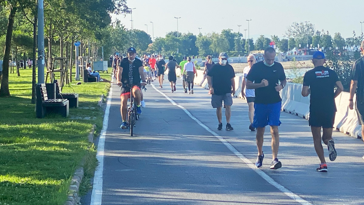 Kısıtlamasız ilk pazar! İstanbullular sahile koştu