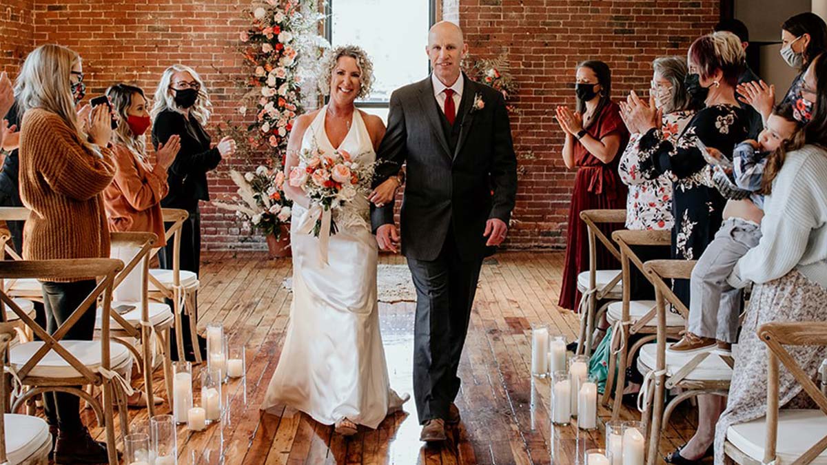 Evli olduğunu unutan Alzheimer hastası adam, eşine yeniden aşık oldu