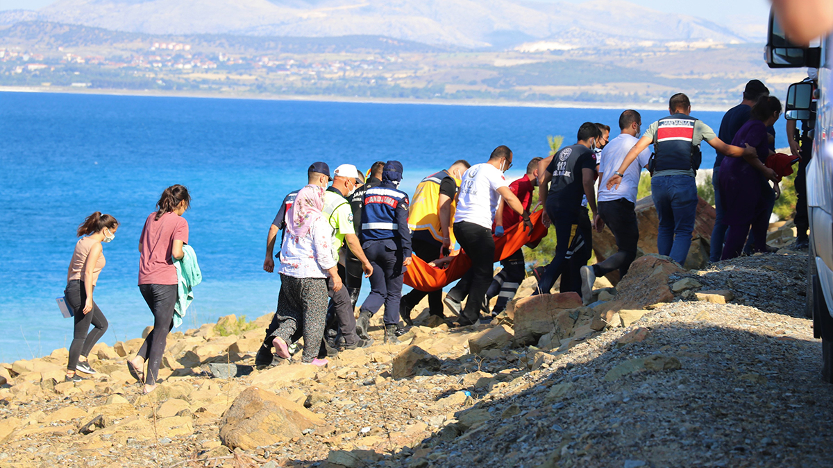Kahreden ölüm: Salda'ya giren çocuk boğuldu