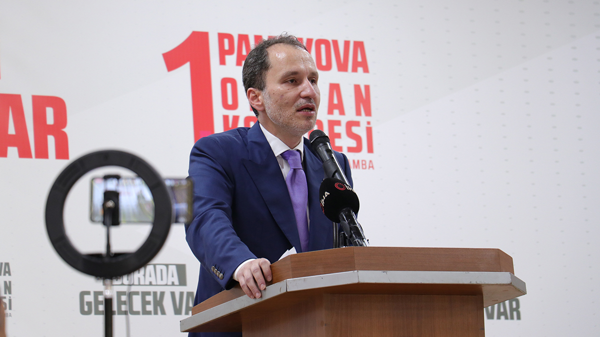 Fatih Erbakan da isyan etti: Bu şartlarda çiftçinin alnından öpmek lazım