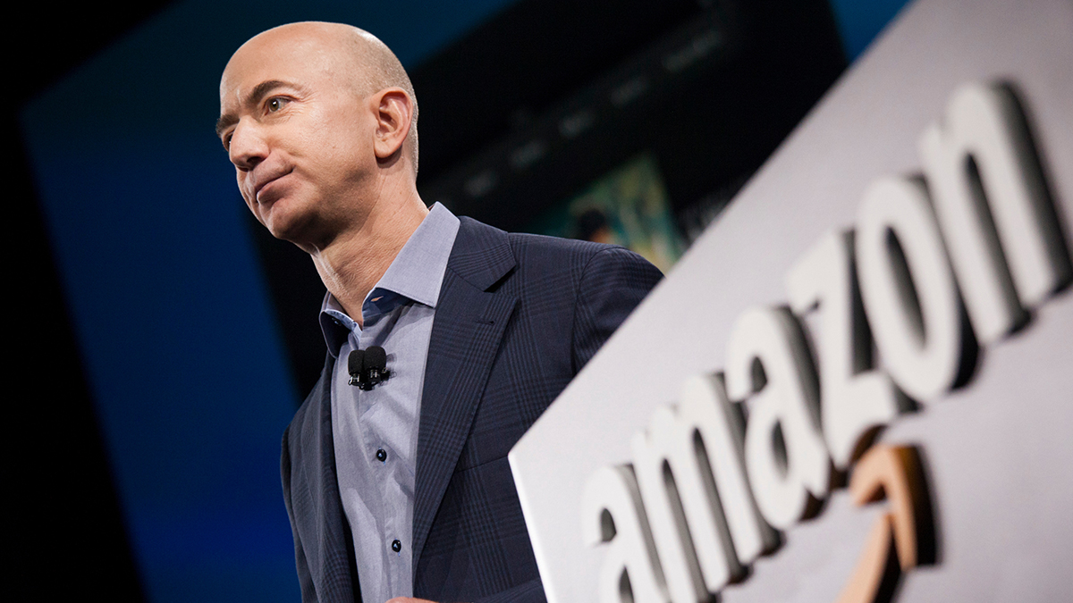 Jeff Bezos Amazon'daki CEO'luk görevini bugün bırakıyor