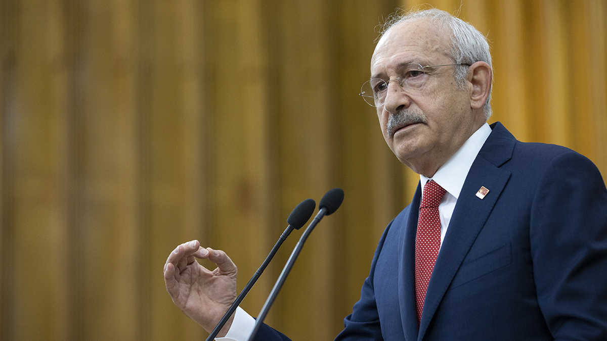 Deniz Baykal'a sahip çıktı: Genel başkanlık yapmış herkesin başımız üstünde yeri vardır