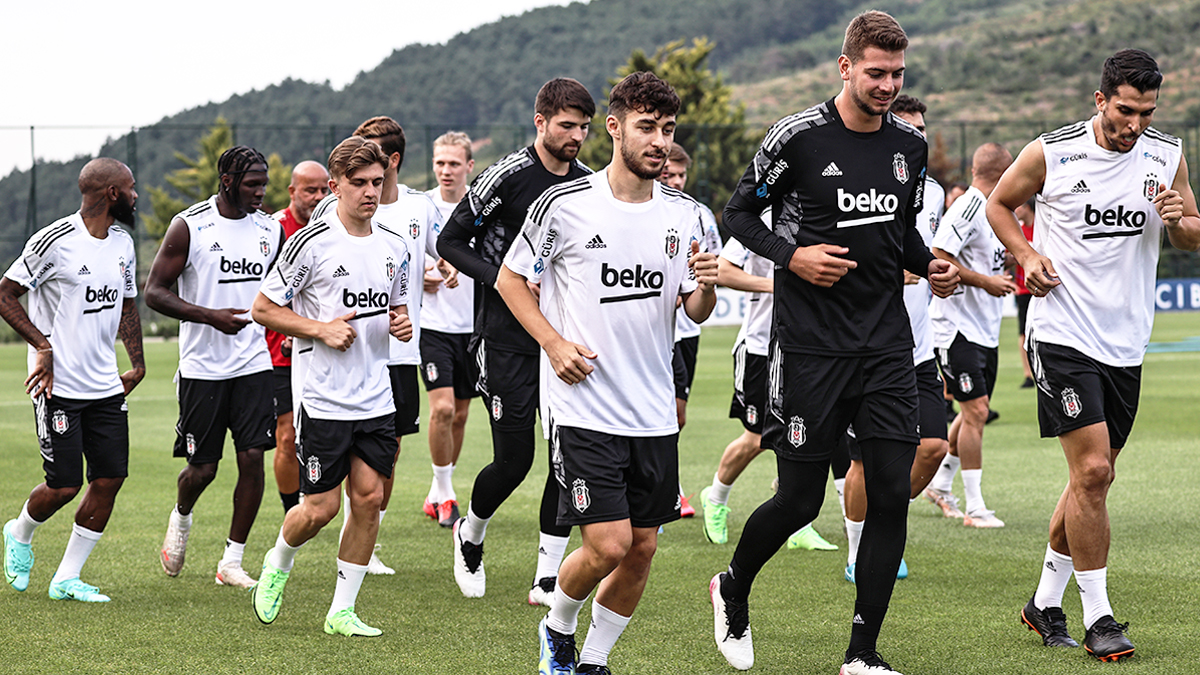 Beşiktaş, 4 oyuncu ile devam kararı aldı