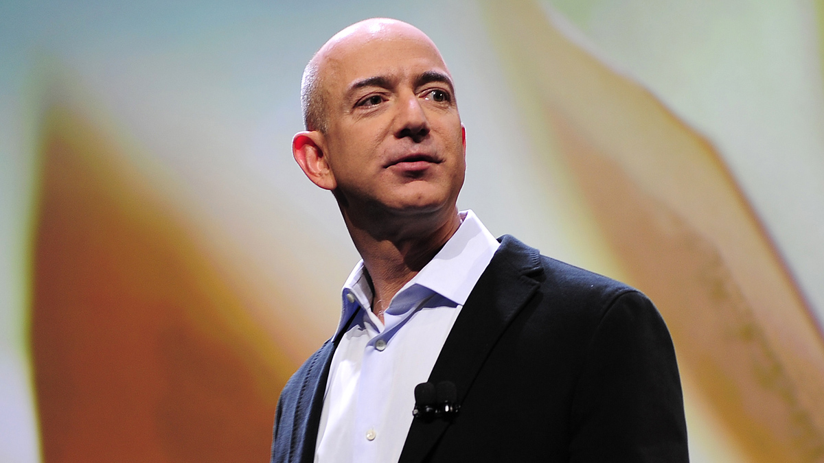Bezos kendi rekorunu kırdı: Tarihin en zengin insanı