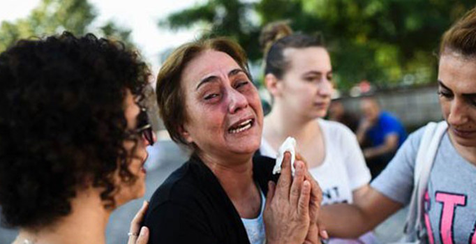 Atatürk Havalimanı’ndaki saldırının ardından Adli Tıp önünde bekleyiş sürüyor