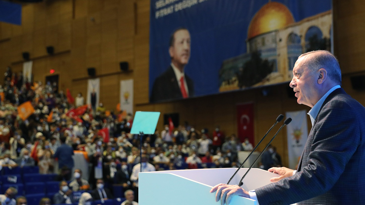 Kendi pisliklerini bize bulaştırmaya çalışıyorlar