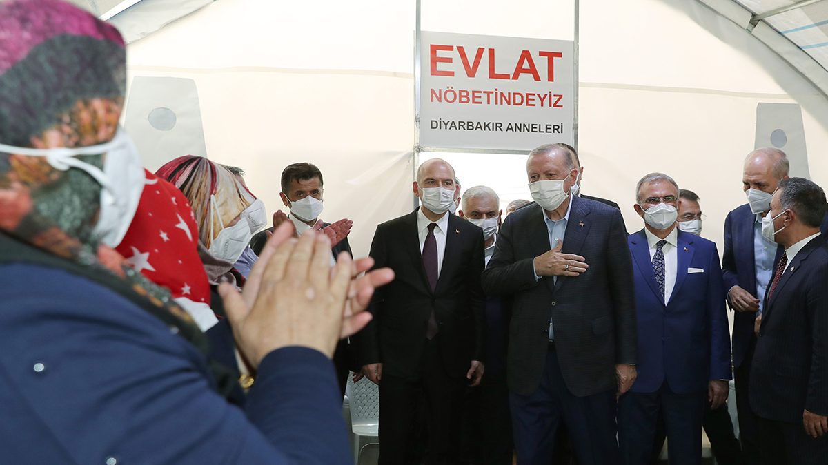 Erdoğan'dan Diyarbakır Anneleri ziyareti: PKK'nın HDP'nin evlat diye bir derdi yok
