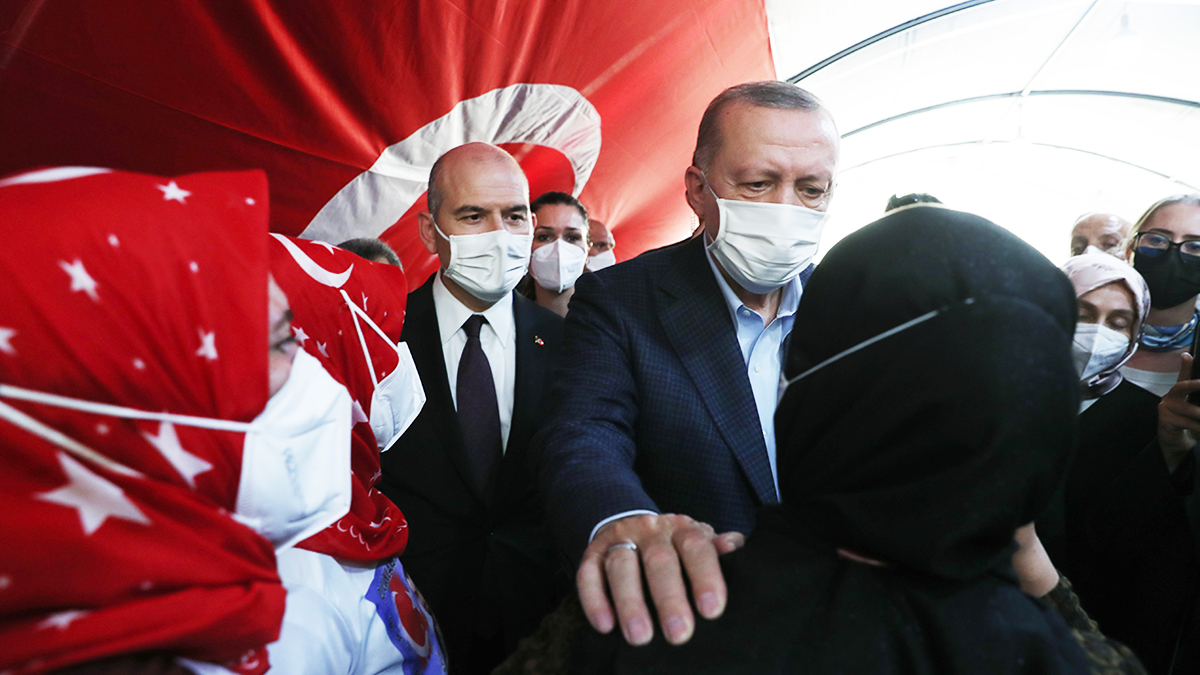 İddialar sonrası aynı karedeler: Erdoğan ile Soylu Diyarbakır annelerini ziyaret etti