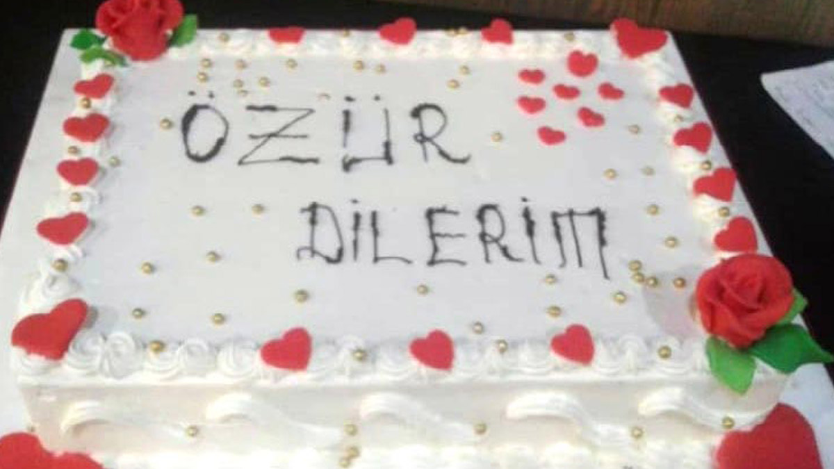'Özür dilerim' yazılı pasta yaptırdı, yargılanmaktan kurtuldu