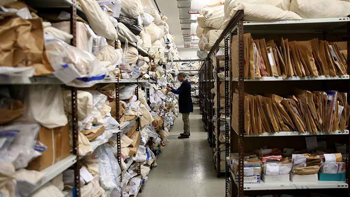 Adli emanetteki malzemeleri 10 yıl boyunca satmışlar