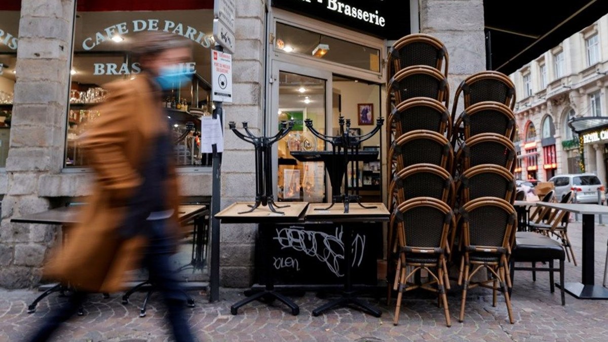 Macron'un kısıtlama açıklaması randevu sistemini çökertti