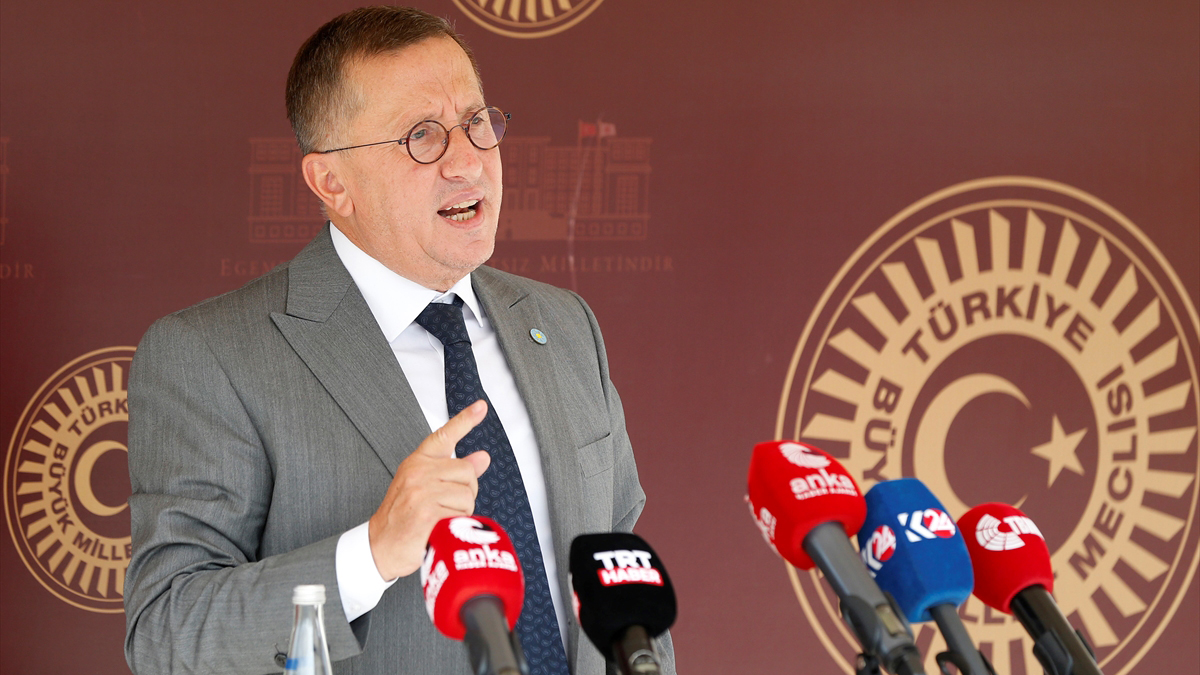 İYİ Parti'den TRT atamalarına tepki: Artık Öcalan'a yemek programı yaptırırsınız