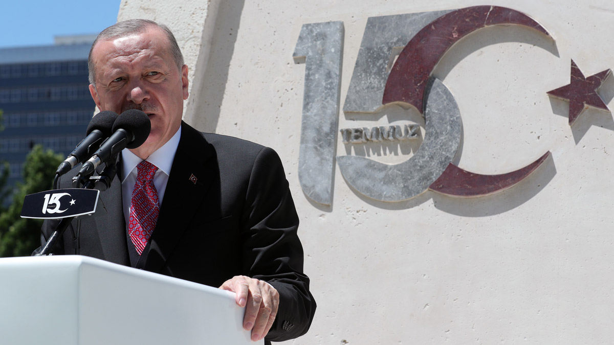 Erdoğan: Tankları durduran cesaret abidelerinin hakkını ödeyemeyiz