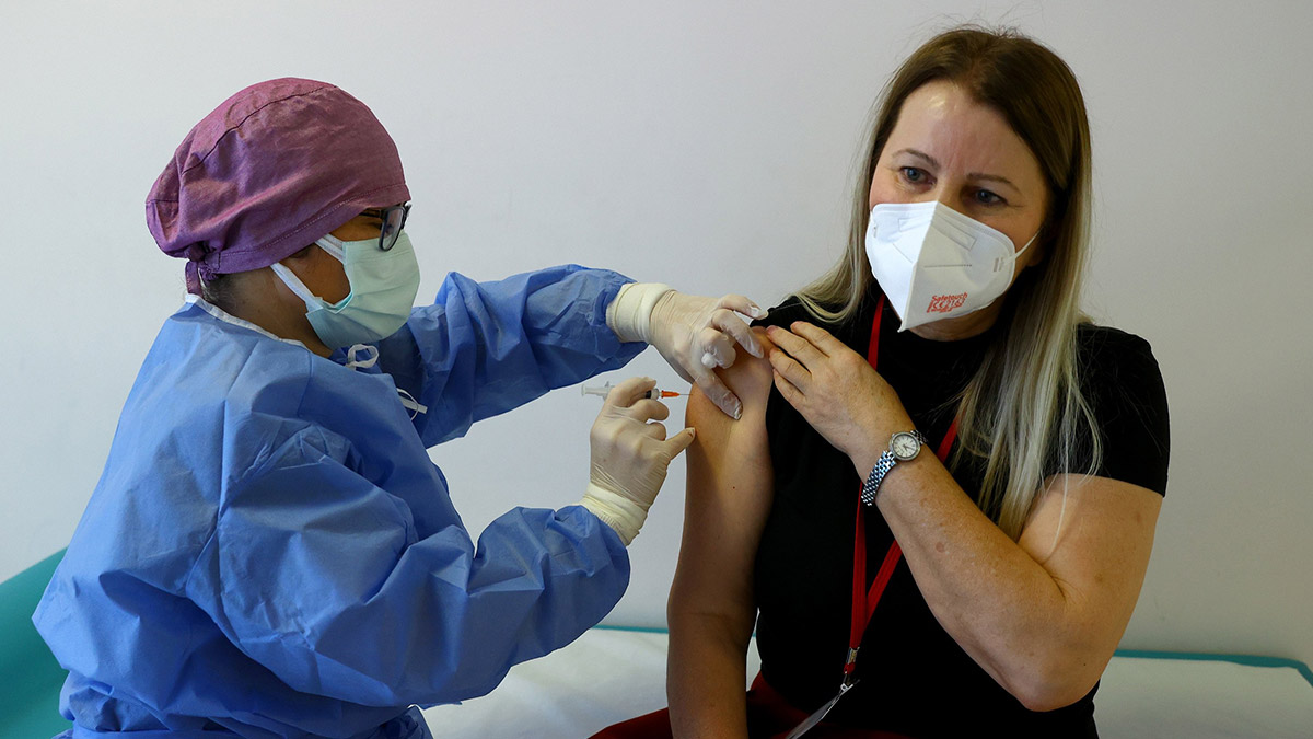 Çift doz aşı olduktan sonra koronavirüse yakalananlar: İyi ki aşı olmuşuz